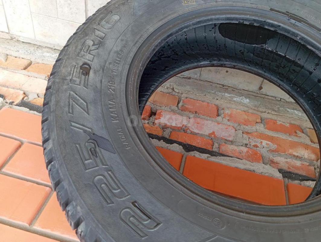 Продам летние шины на уаз кама219 размер 225/75/16 в отличном состоянии проехали около 1000км от мес - Орск
