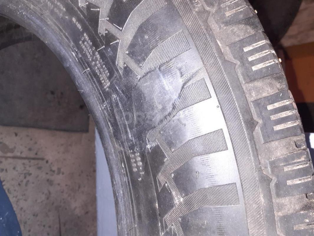 Продам одну шину на Газель Nokian Nordman C, размер 185/65R16, все шипы на месте, протектор в идеале - Орск