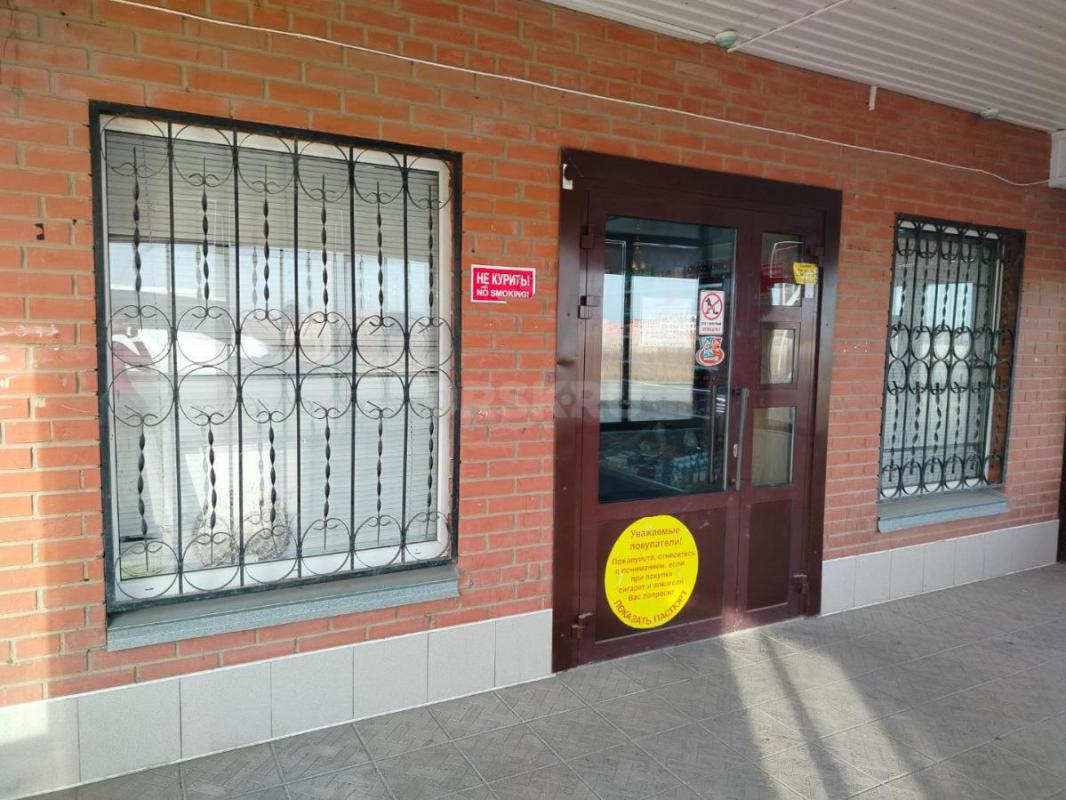 Продам отдельно стоящее нежилое здание( сейчас магазин), все коммуникации , проведен газ, санузел. - Орск