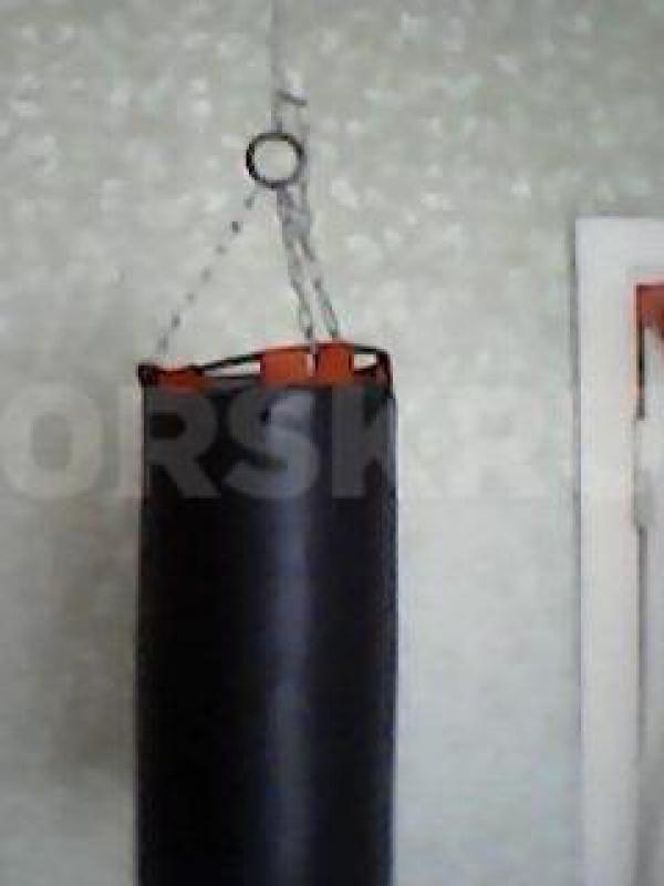 Продам боксёрскую грушу, высота 60 см., диаметр 30 см., хорошее состояние. - Орск