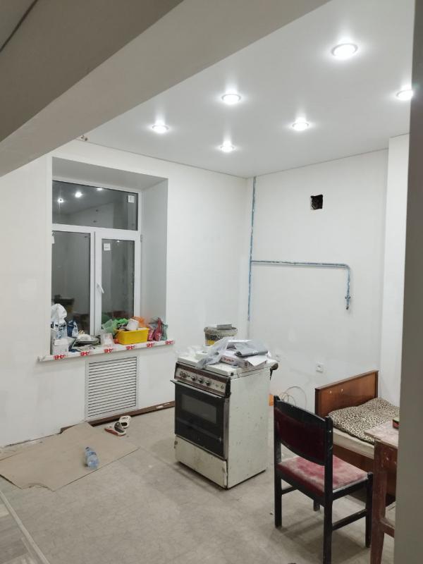 Продам просторную квартиру в сталинском доме на 3 этаже, площадью 86 м2 по адресу: г. - Новотроицк