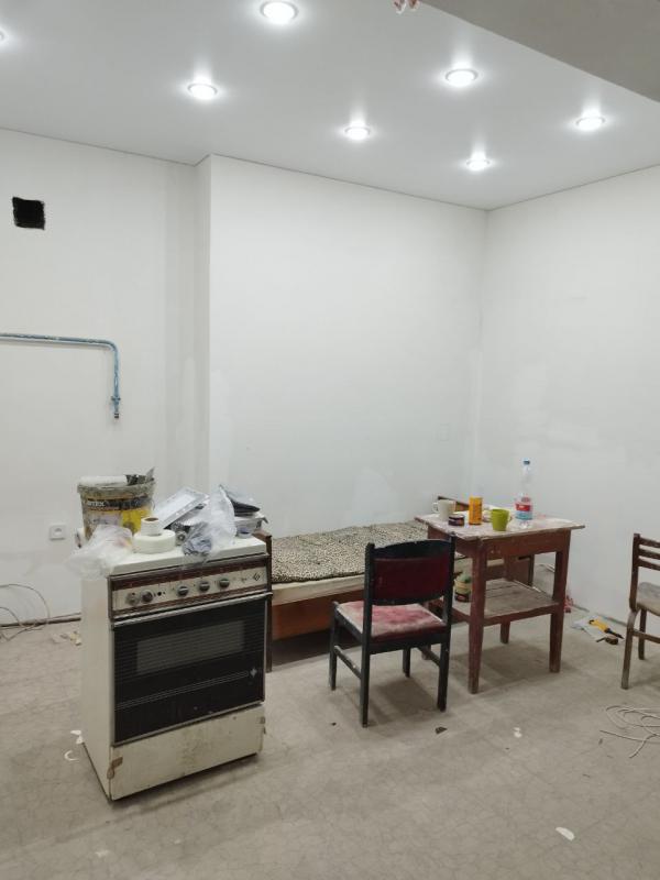 Продам просторную квартиру в сталинском доме на 3 этаже, площадью 86 м2 по адресу: г. - Новотроицк