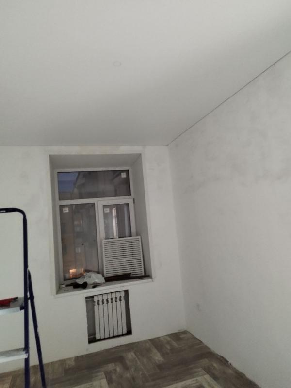 Продам просторную квартиру в сталинском доме на 3 этаже, площадью 86 м2 по адресу: г. - Новотроицк