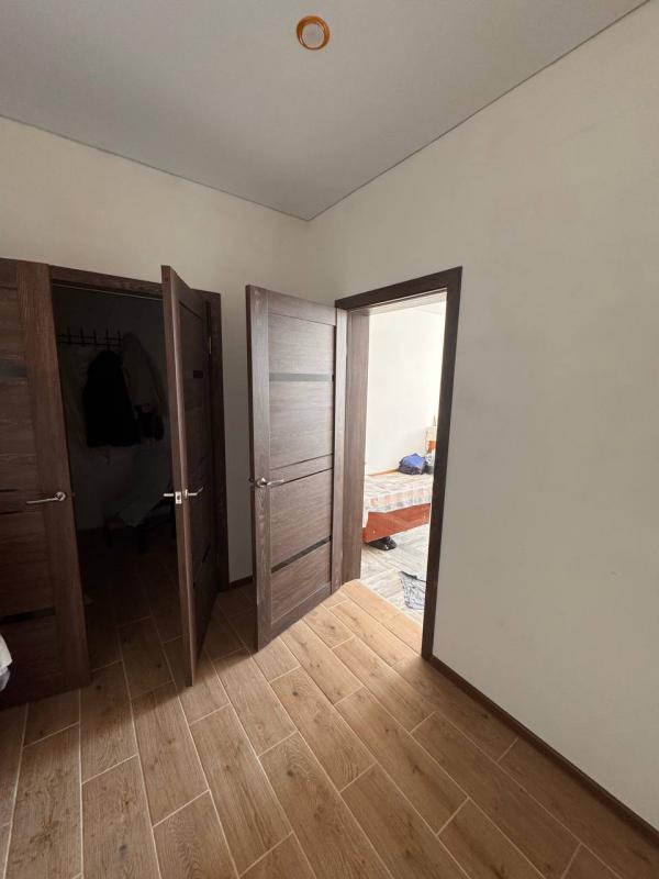 Продам просторную квартиру в сталинском доме на 3 этаже, площадью 86 м2 по адресу: г. - Новотроицк