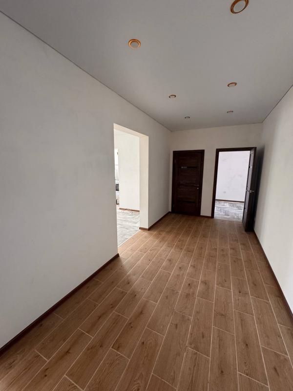 Продам просторную квартиру в сталинском доме на 3 этаже, площадью 86 м2 по адресу: г. - Новотроицк