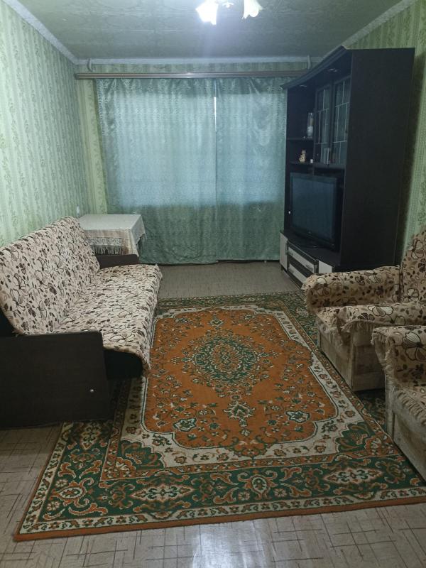 Продам двух комнатную квартиру на первом этаже пятиэтажного дома, косметический ремонт, вся инфрастр - Новотроицк