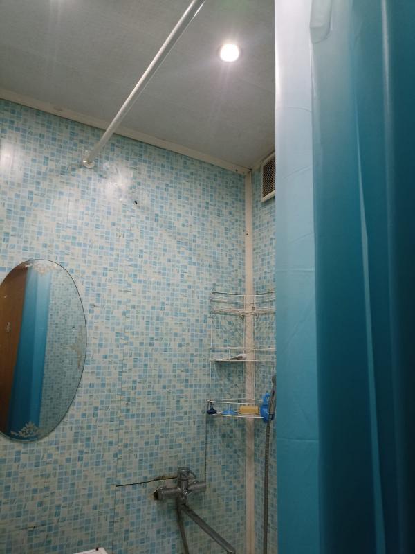 Продам двух комнатную квартиру на первом этаже пятиэтажного дома, косметический ремонт, вся инфрастр - Новотроицк