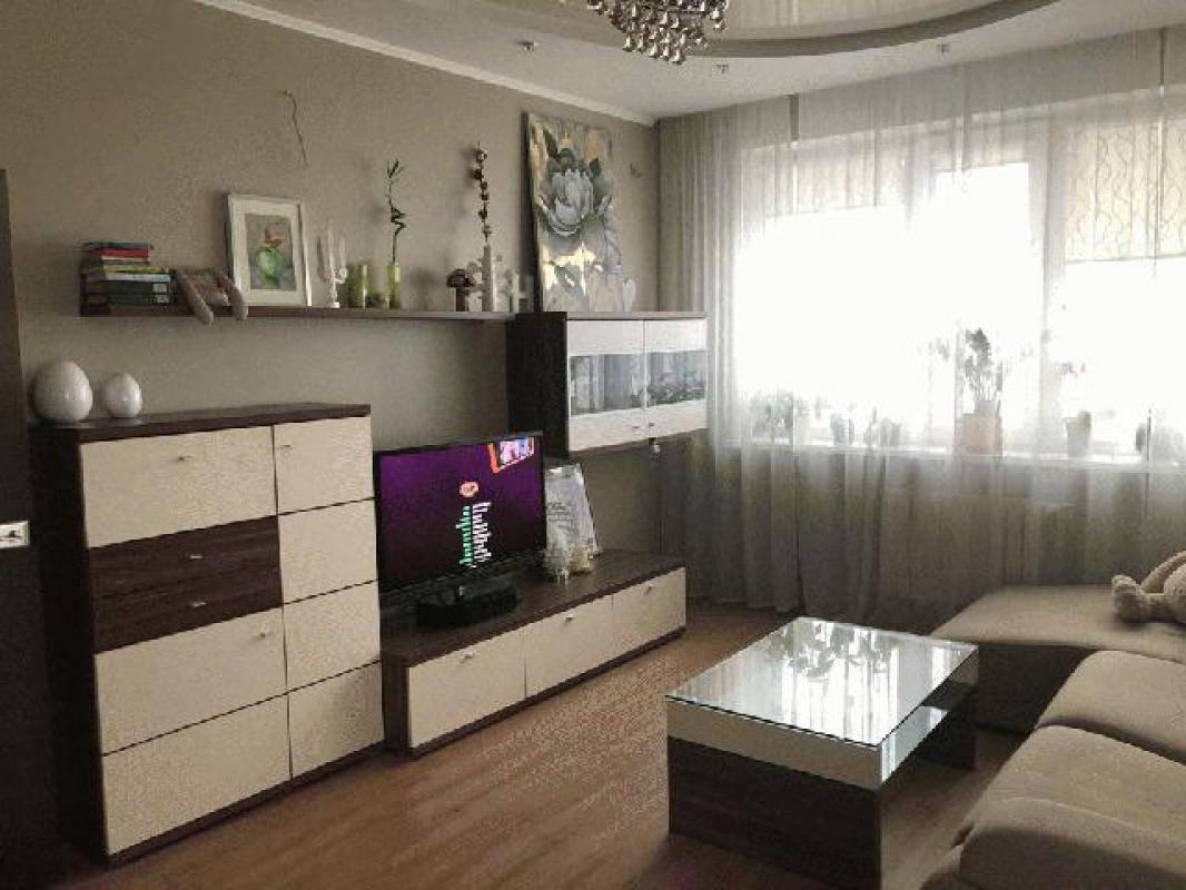 Просторная квартира на длительный срок с техникой и мебелью. - Орск