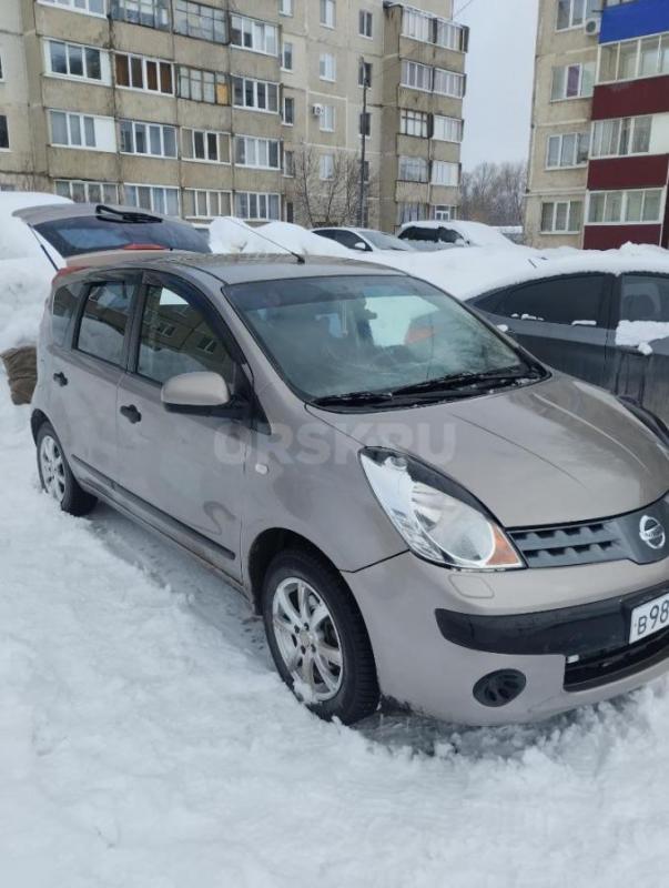 В продаже   Nissan note в хорошем состоянии, коробка автомат, кондиционер дует отлично, сигнализация - Орск