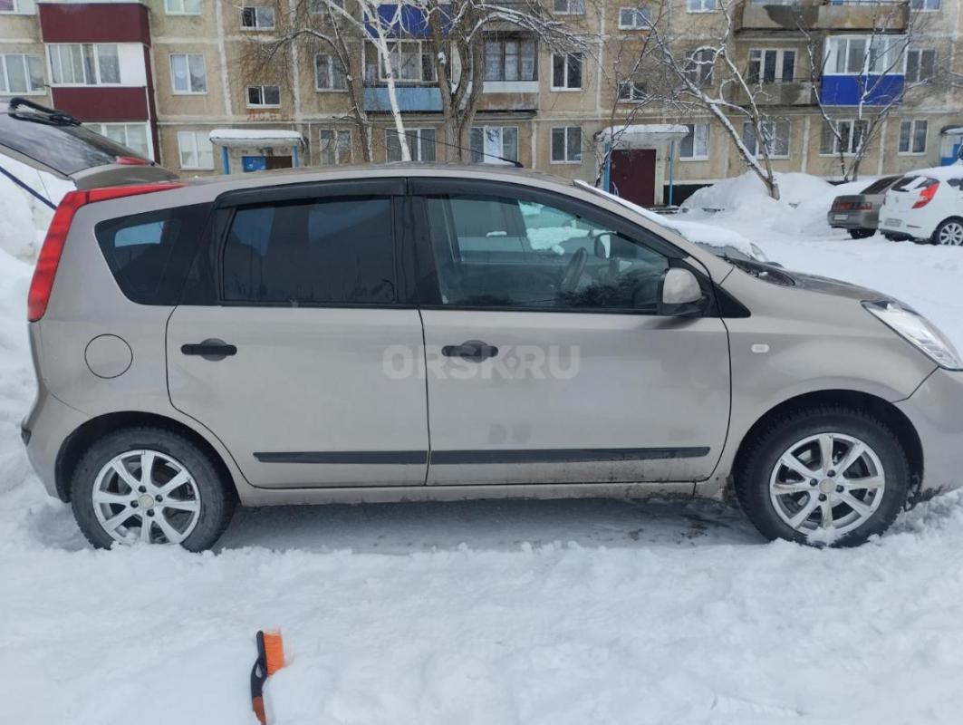 В продаже   Nissan note в хорошем состоянии, коробка автомат, кондиционер дует отлично, сигнализация - Орск