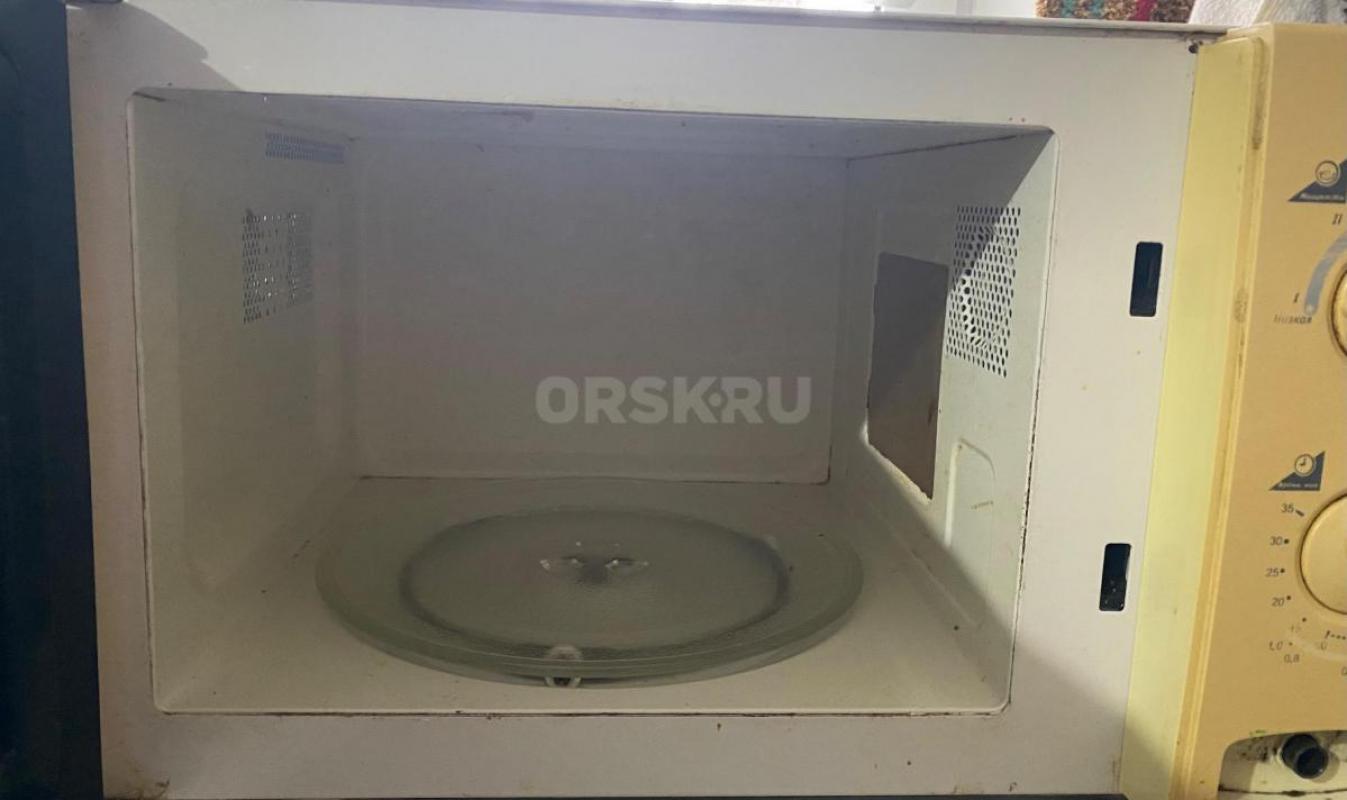 Микроволновая печь в рабочем состоянии. - Орск