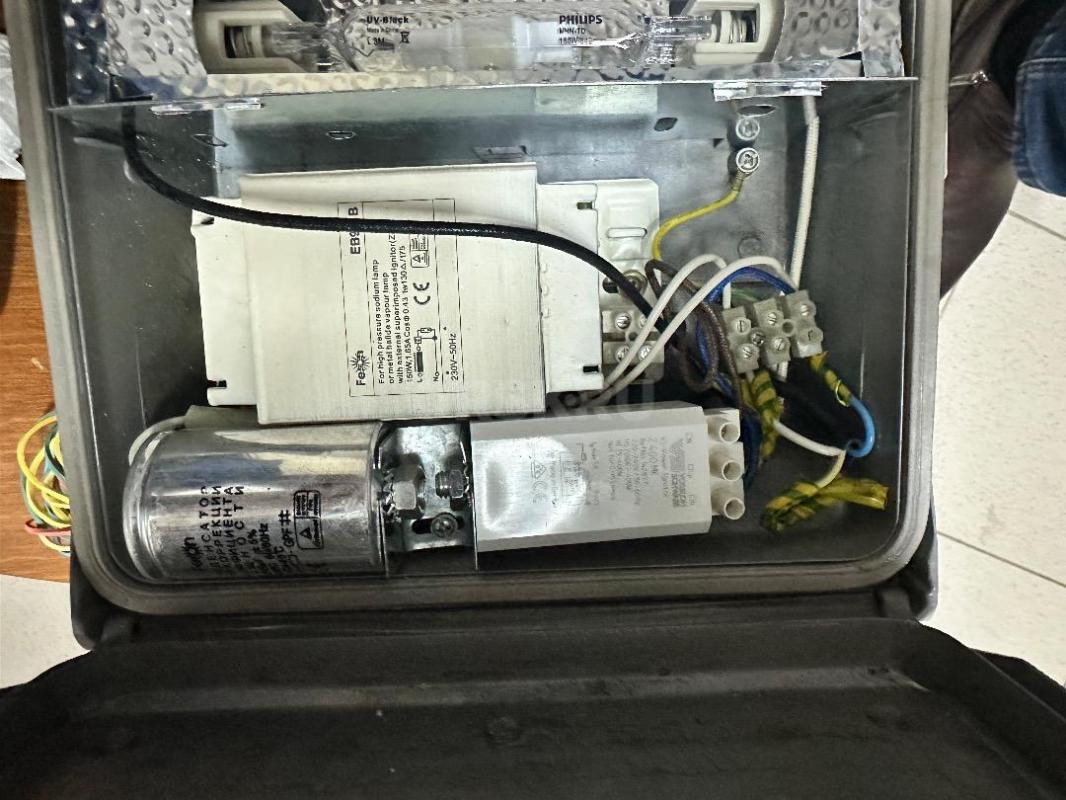 Прожектора фонари лампы 
Все что на фото
Цена за все - Орск