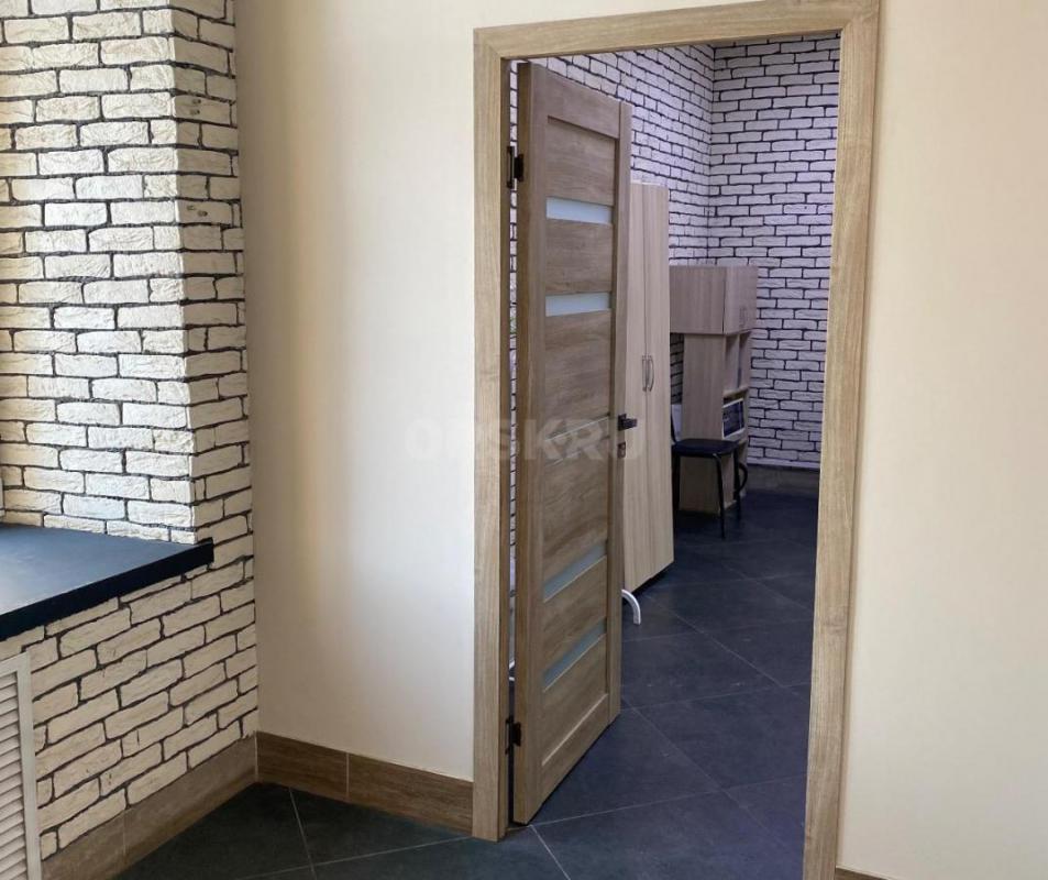 Сдается однокомнатное светлое помещение  площадью 34 кв. - Орск