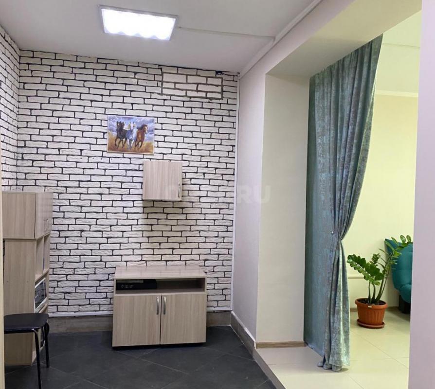 Сдается однокомнатное светлое помещение  площадью 34 кв. - Орск