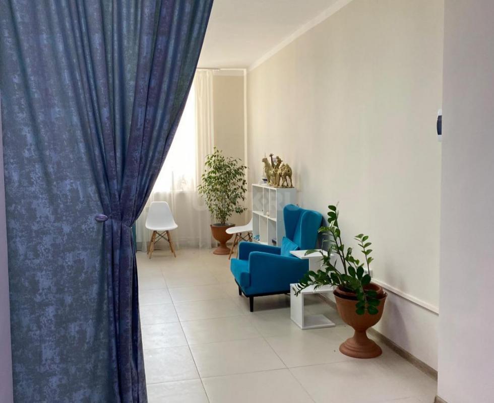 Сдается однокомнатное светлое помещение  площадью 34 кв. - Орск