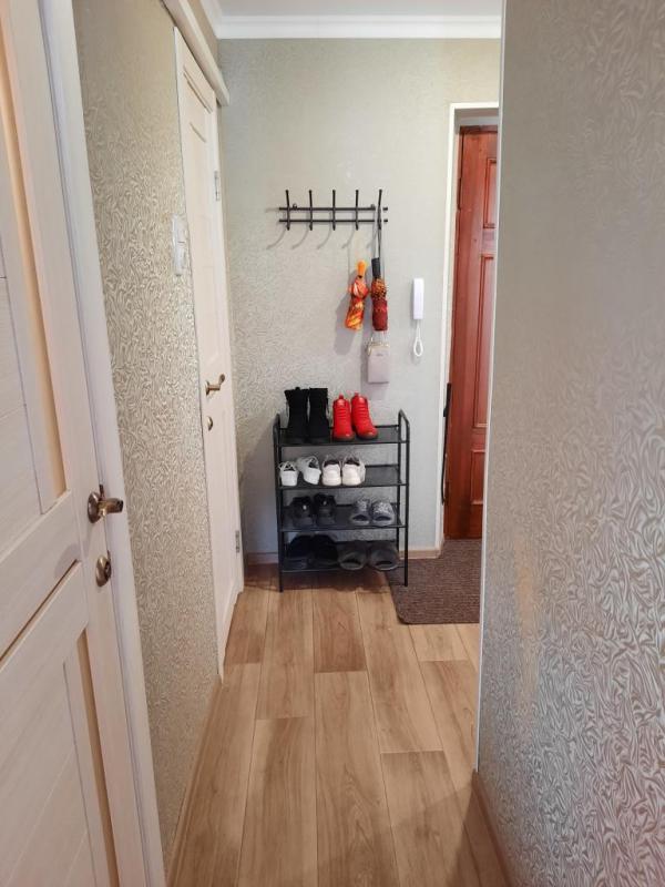 Отличный вариант уютной двухкомнатной квартиры на втором этаже девятиэтажного дома Ленина 130 г. - Орск