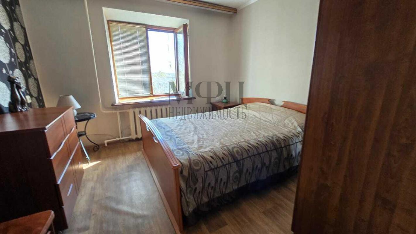 Продаётся замечательная тёплая квартира улучшенной планировки, расположенная по адресу: Просвещения, - Орск