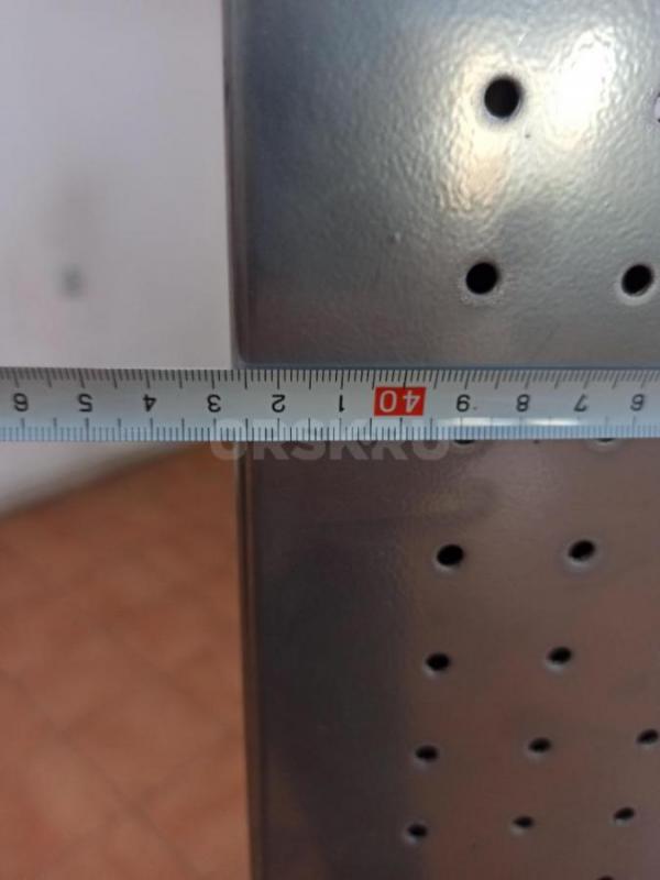 Cтенд для торговли двухсторонний,перфорированный,хорошее состояние,высота 182 см,ширина-43 см,2 корз - Орск