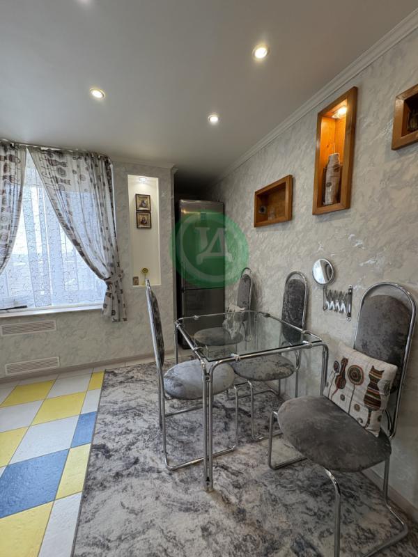 Продам 3-х комнатную квартиру по адресу: ул. - Орск