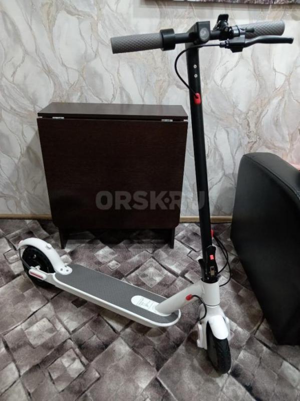 Продам электросамокат новый, вообще не ездили, подарили дочери на 10 лет, она ещё маленькая, тел:890 - Орск