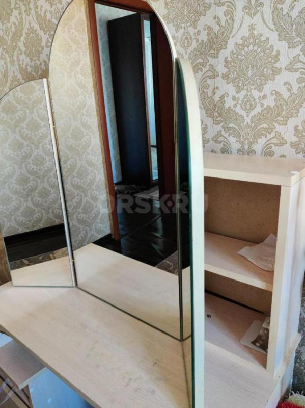 Продам туалетный столик в хорошем состоянии Размер 120,105,40 - Орск