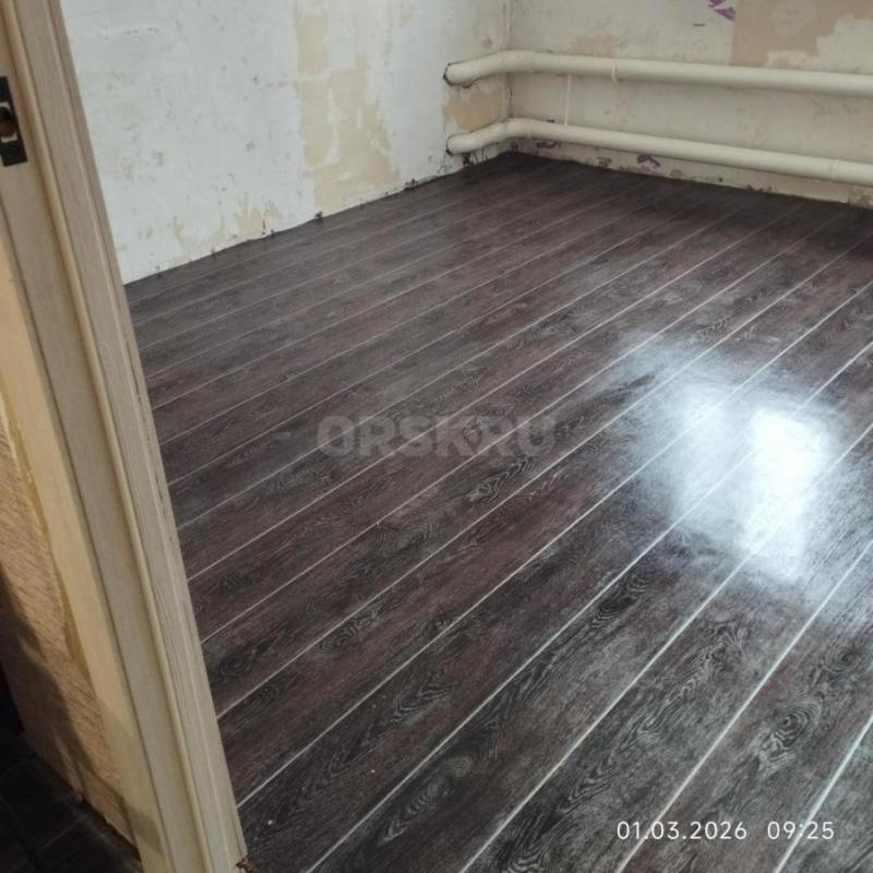 Продам ленолиум под ламинат на ворсовой основе 3.0 на3.5 и ленолиу бежевый  3.0 на 4.0  по 2000 .сос - Орск