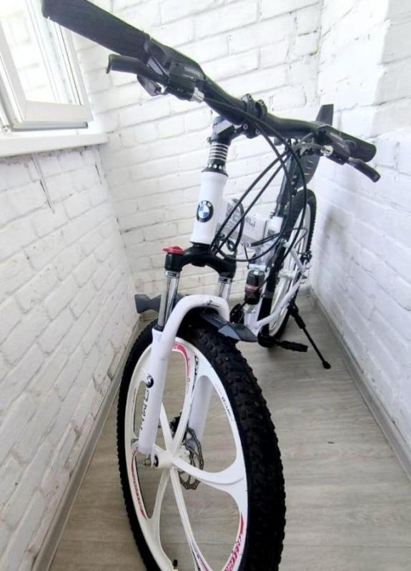 Белый, складной, велосипед BMW в отличном состоянии. - Гай