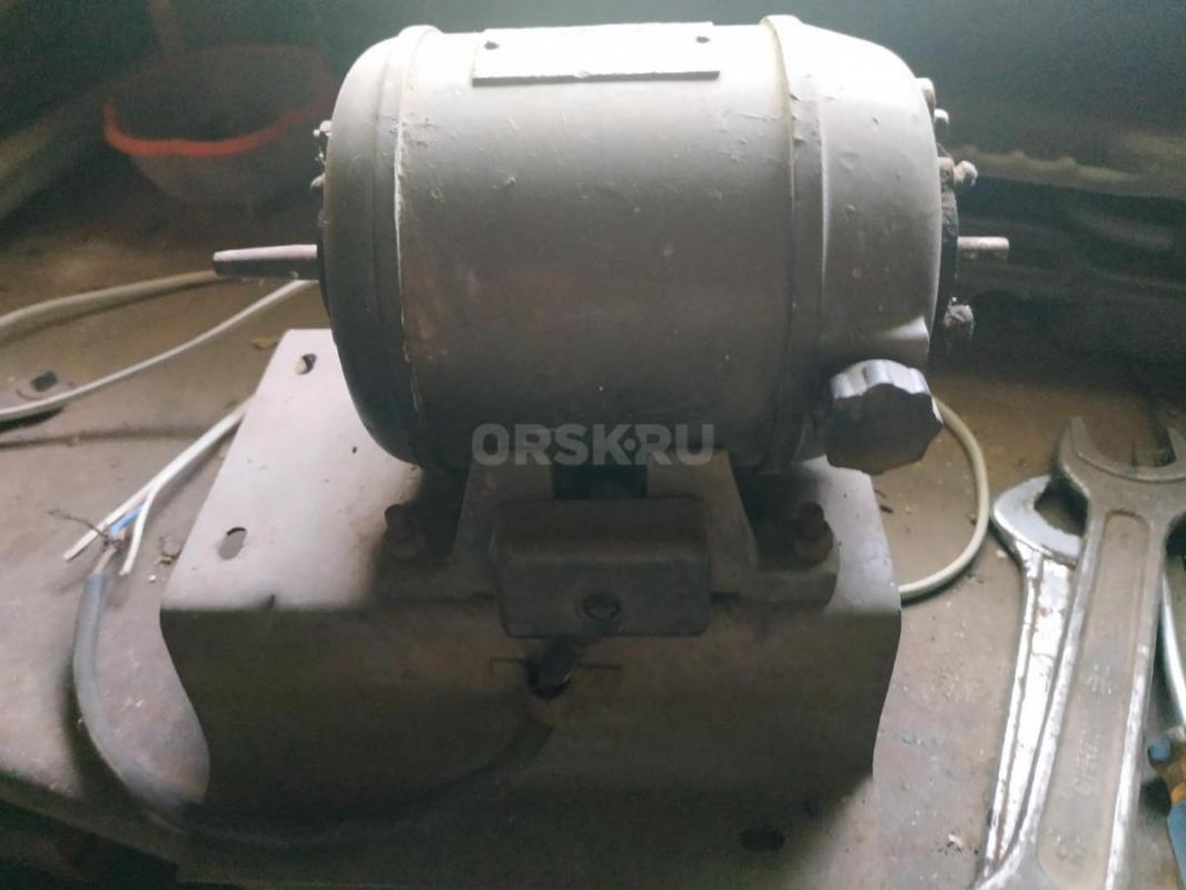 Электродвигатель 220в рабочий на станине. - Орск