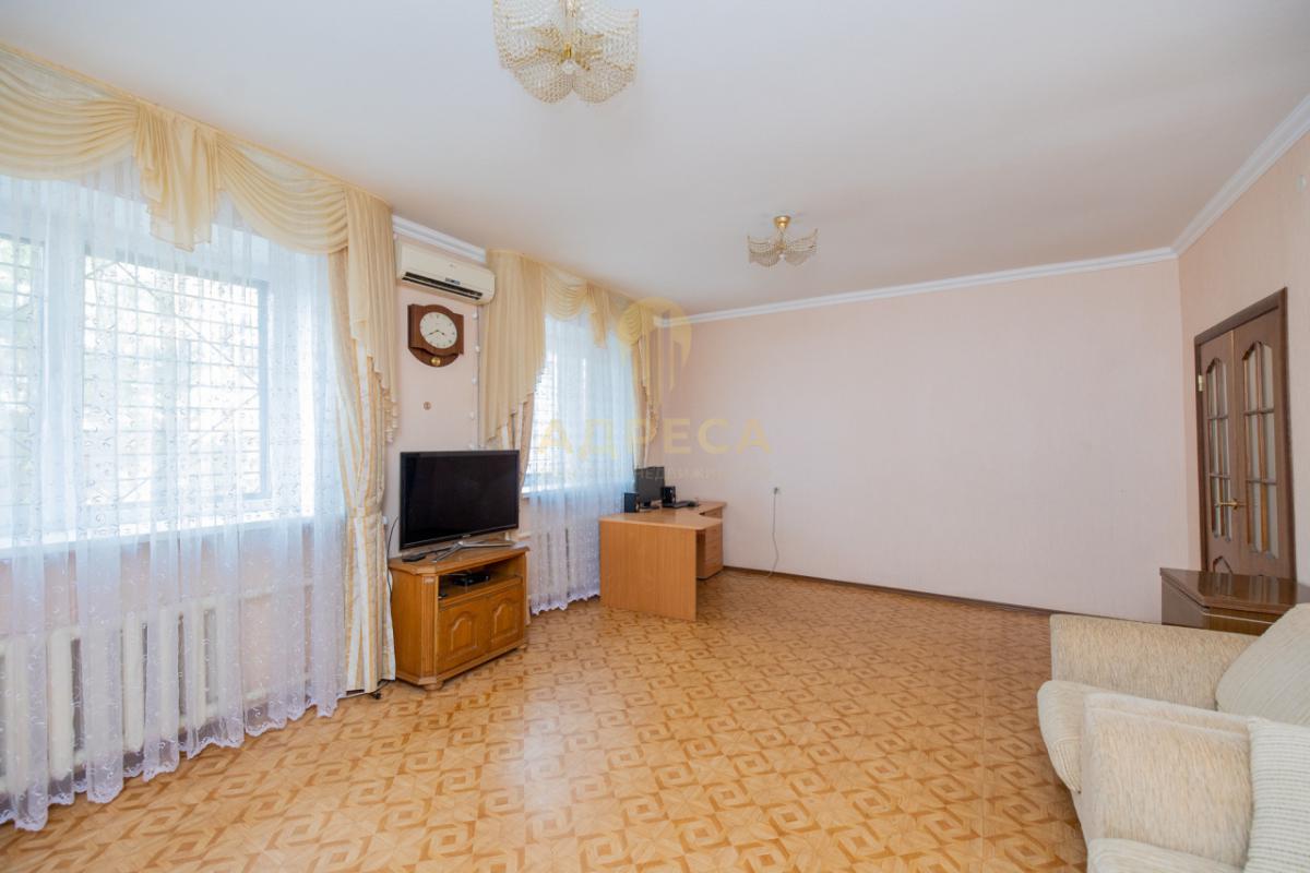 Продаём просторный и надёжный двухэтажный дом для большой семьи. - имени 9 Января