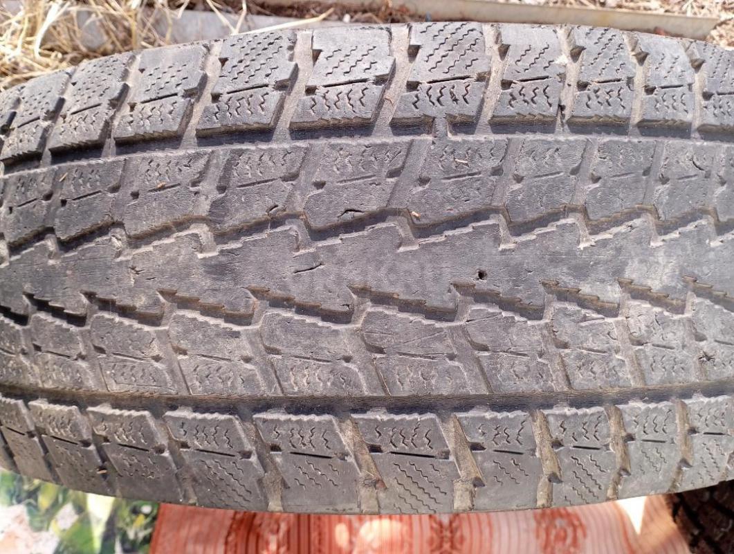 На УАЗ Патриот два колеса б/У на штампованных дисках летние шины "TOYO  Winter TRANTPACH S1 - Орск