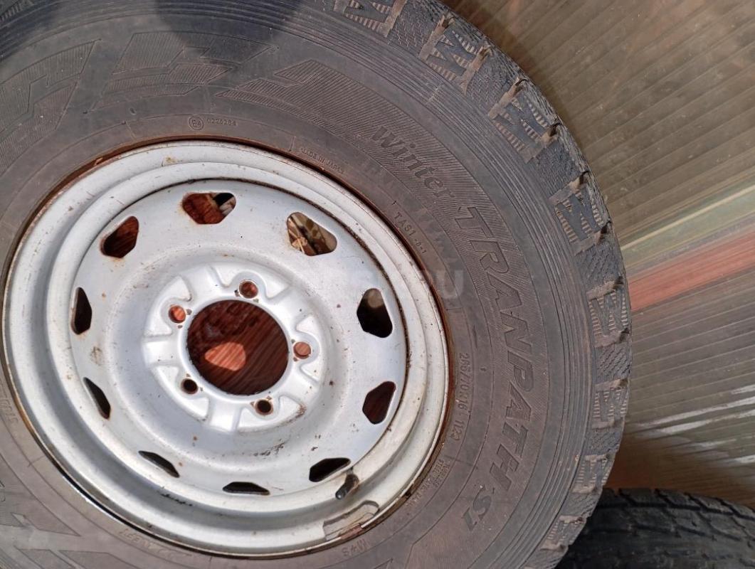 На УАЗ Патриот два колеса б/У на штампованных дисках летние шины "TOYO  Winter TRANTPACH S1 - Орск