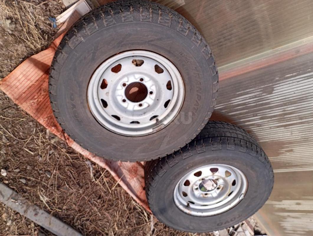 На УАЗ Патриот два колеса б/У на штампованных дисках летние шины "TOYO  Winter TRANTPACH S1 - Орск