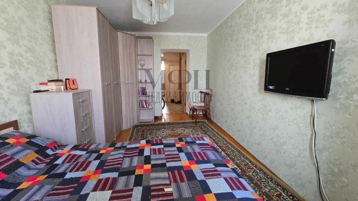 Продаётся замечательная тёплая квартира улучшенной планировки, расположенная по адресу: Просвещения, - Орск