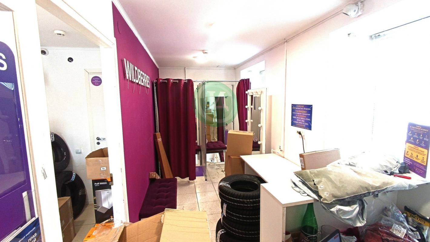 Продам встроенное нежилое помещение на 1 этаже многоквартирного жилого дома. - Орск