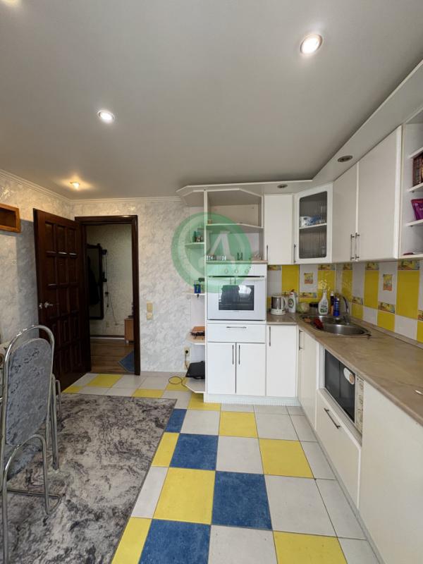 Продам 3-х комнатную квартиру по адресу: ул. - Орск