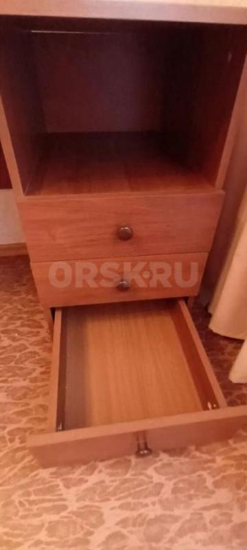 Продам стол письменный для школьника в отличном состоянии. - Орск