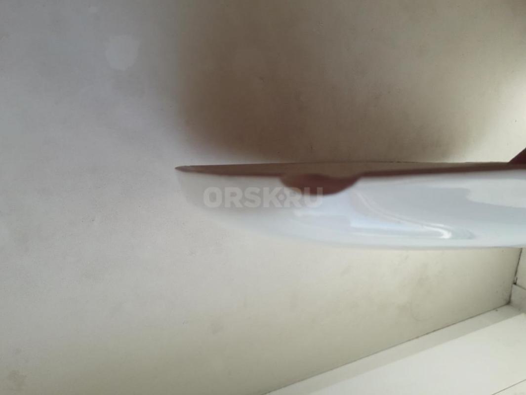 Крышка бачка унитаза, модель неизвестна, бу, маленький скол, 400р. - Орск