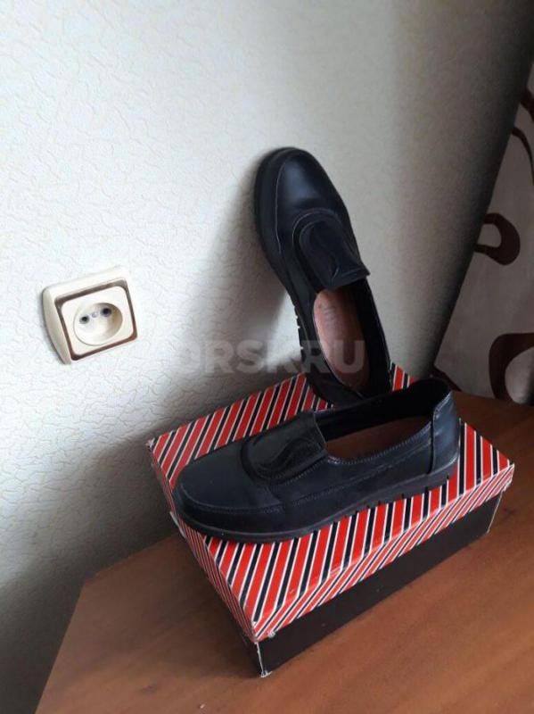 Лоферы р.40 написано, но в реалии 39 размер, кожа очень мягкая, первые новые -1000 руб., вторые б/у - Орск