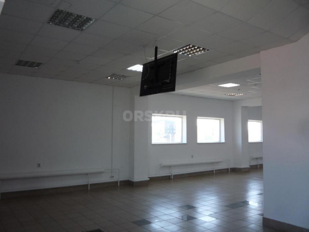 Сдается помещение в деловом центре г Медногорска - ТЦ Скала. 1 линия, удобная зона разгрузки погрузк - Медногорск