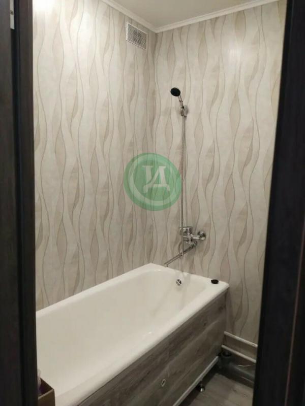 Продам 2-х комнатную квартиру, планировка -распашонка, комнаты раздельные. - Орск