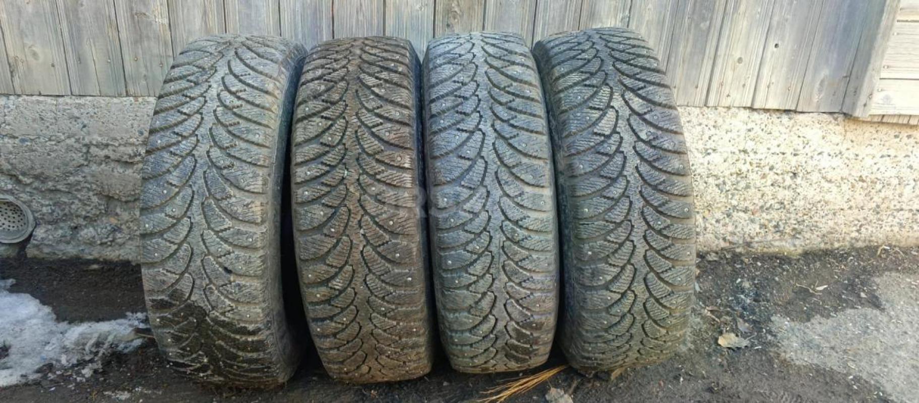 Продам комплект зимний резины вместе со штампами 195/65  R15. - Гай