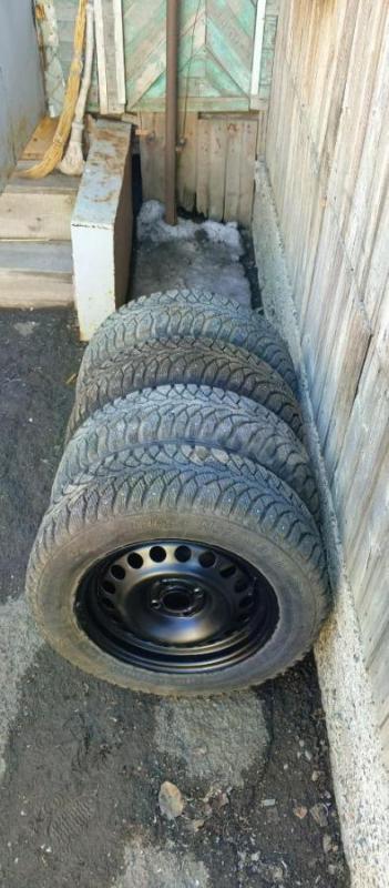 Продам комплект зимний резины вместе со штампами 195/65  R15. - Гай