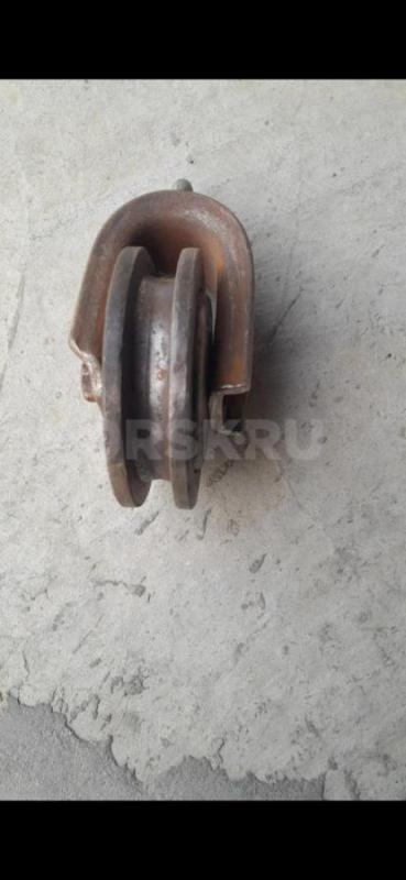 Куплю тренога от нивелира или теодолита металическими ножками за 1000рубл. ролики на подчипниках - Орск