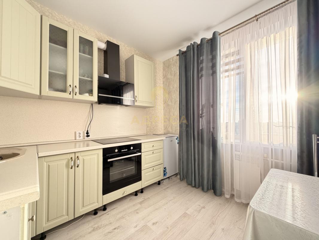 Продается уютная квартира по улице Карпова 3/1, полностью с ремонтом, расположенная на 17-м этаже мо - Оренбург