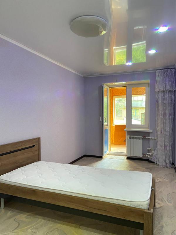 Продается уютная двухкомнатная квартира в кирпичном доме на первом (высоком) этаже. - Гай