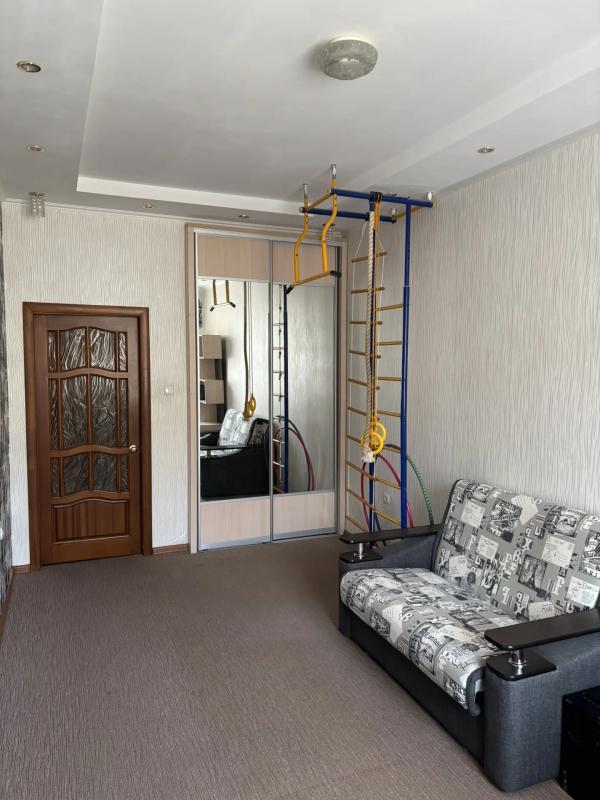 Продаётся уютная трехкомнатная квартира площадью 79.7 квадратных метров на втором этаже пятиэтажного - Новотроицк