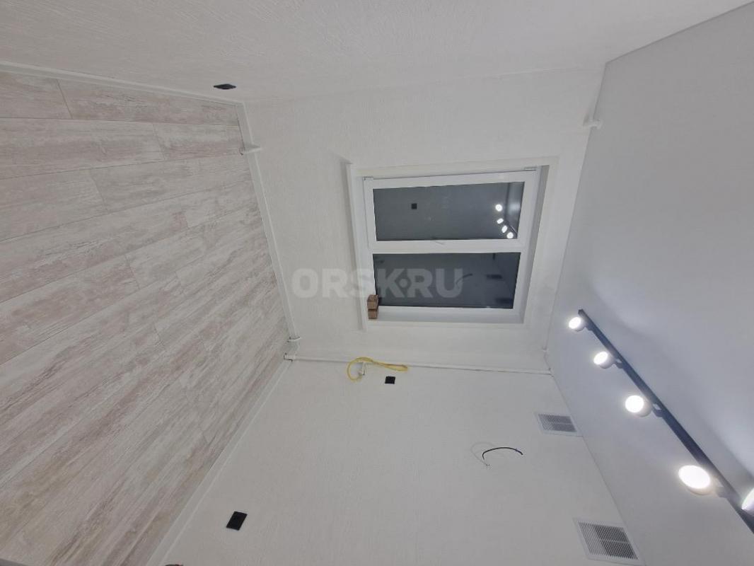 Продаётся уютная двухкомнатная квартира площадью 43.8 квадратных метров на четвёртом этаже пятиэтажн - Орск