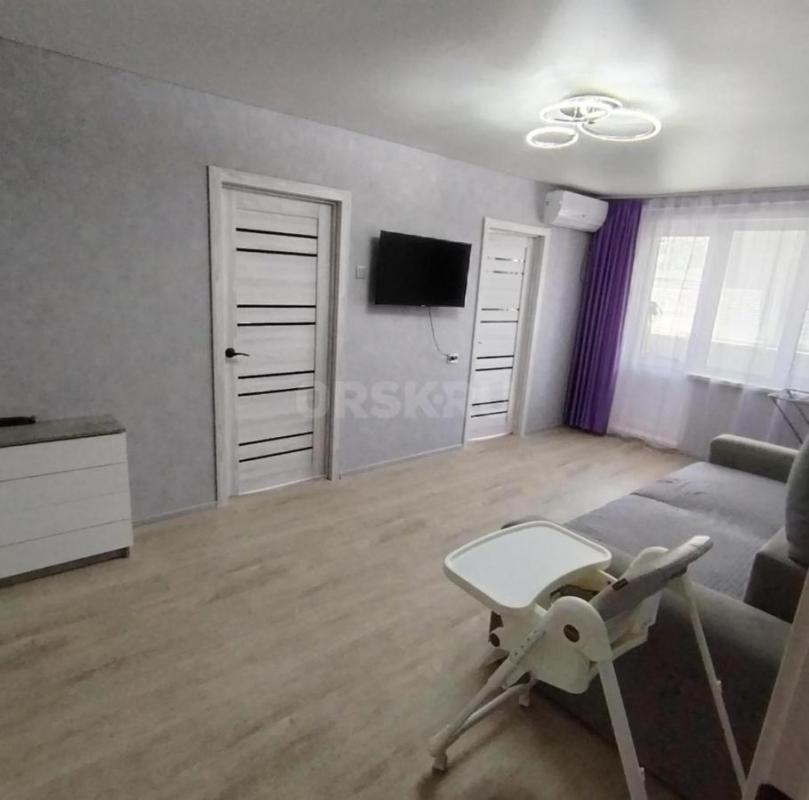 Продам квартиру в центре Васнецова, свежий ремонт, поменяна вся проводка , сантехника, с мебелью!сад - Орск