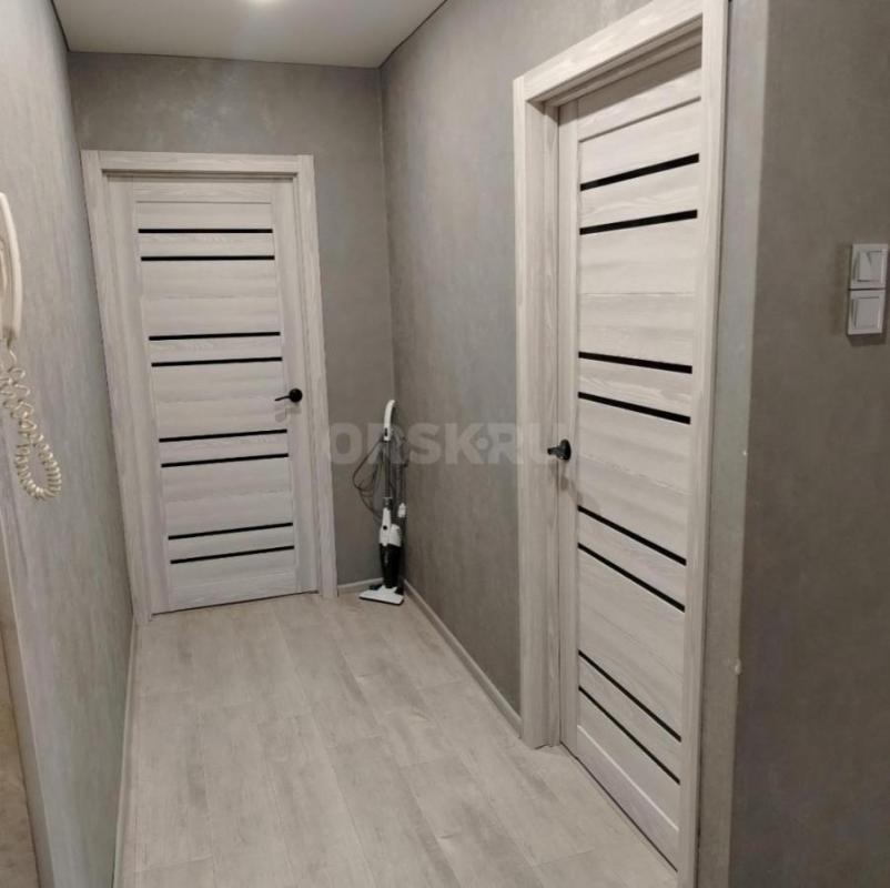 Продам квартиру в центре Васнецова, свежий ремонт, поменяна вся проводка , сантехника, с мебелью!сад - Орск