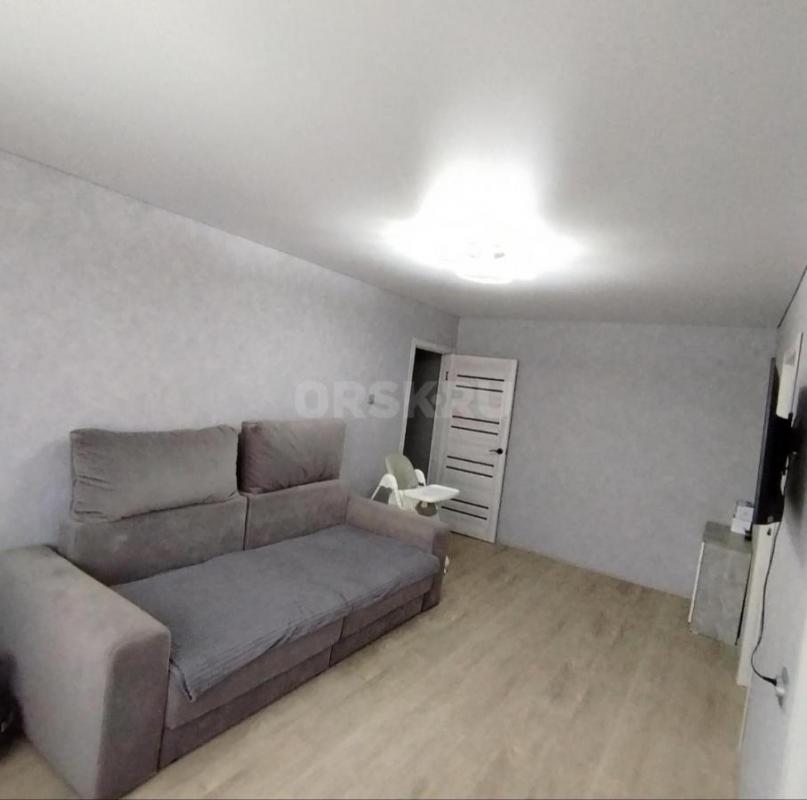 Продам квартиру в центре Васнецова, свежий ремонт, поменяна вся проводка , сантехника, с мебелью!сад - Орск